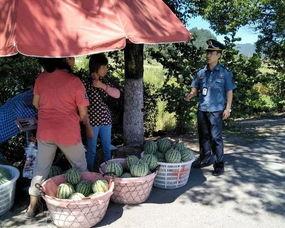 辉县的吃瓜群众,街头巷尾新鲜事